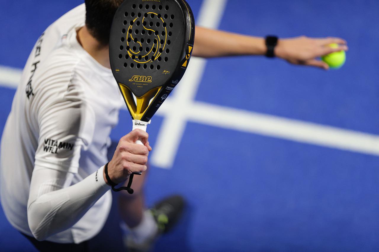 Łokieć tenisisty – czym się objawia i jak go leczyć?